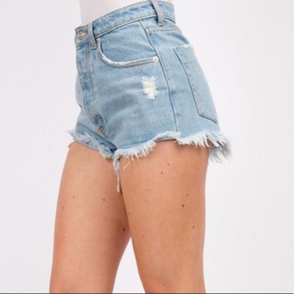 Signature 8 FRAYED DENIM SHORTS frayed hem light wash Small - Picture 3 of 14